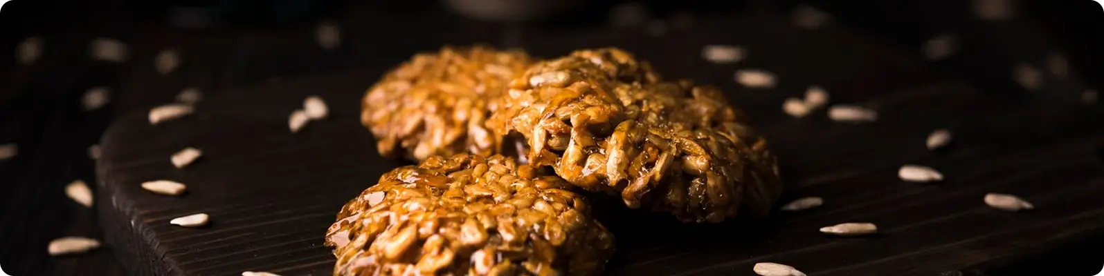 close-up-muesli-cookies-wooden-board